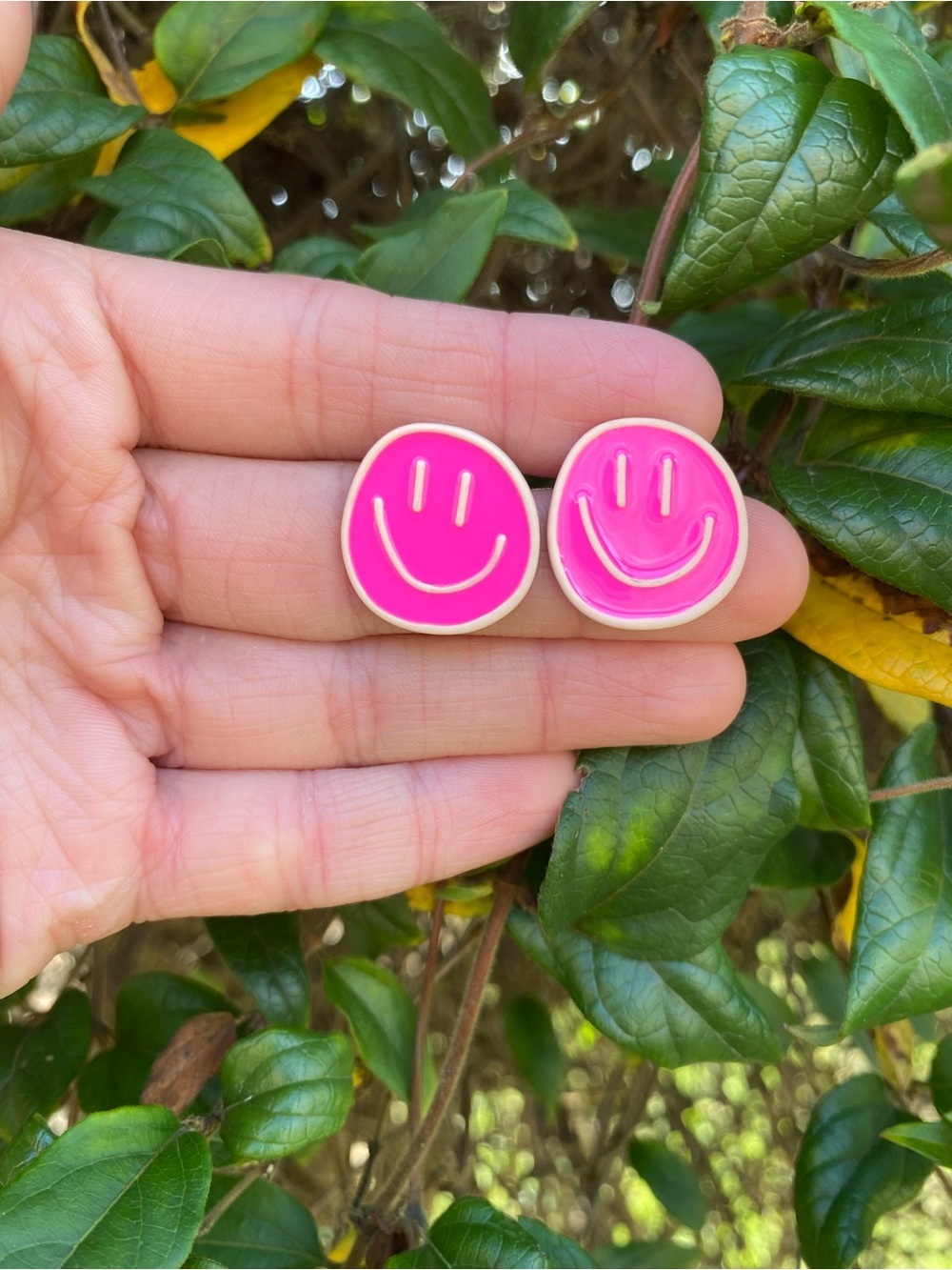 Dopamine Hot Pink Smiley Face Enamel Stud Earrings NWT - Picture 2 of 3